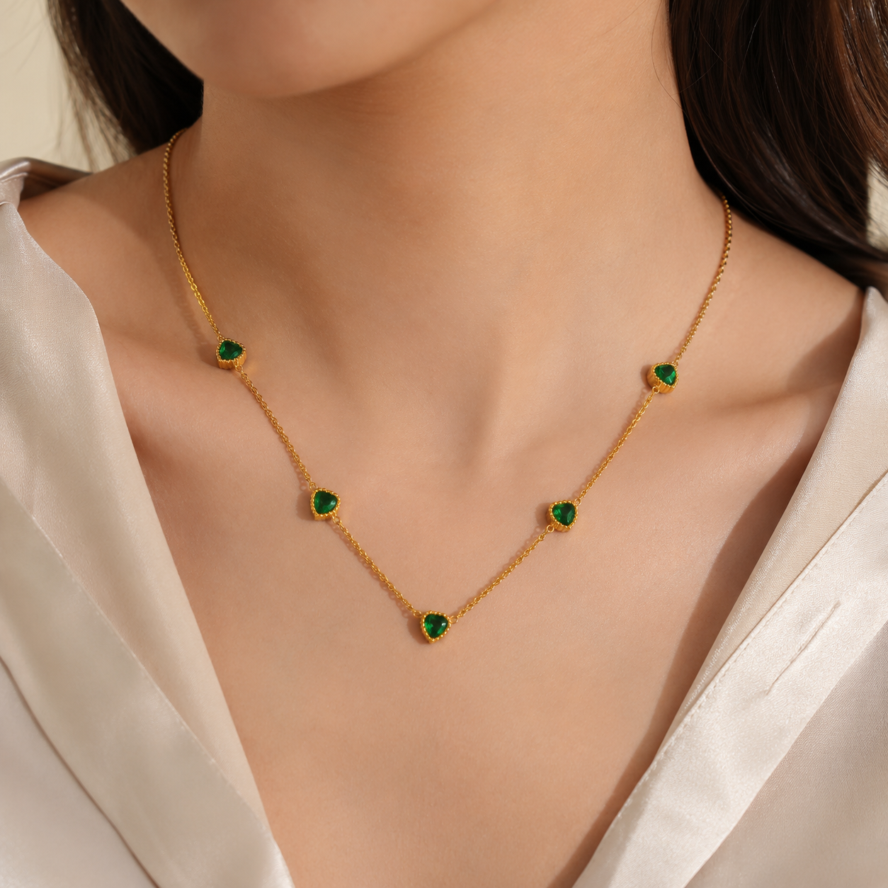 EMARALD_HEART_SHAPED_GEMSTONES_ANTI TARNISH NECKLACE 1