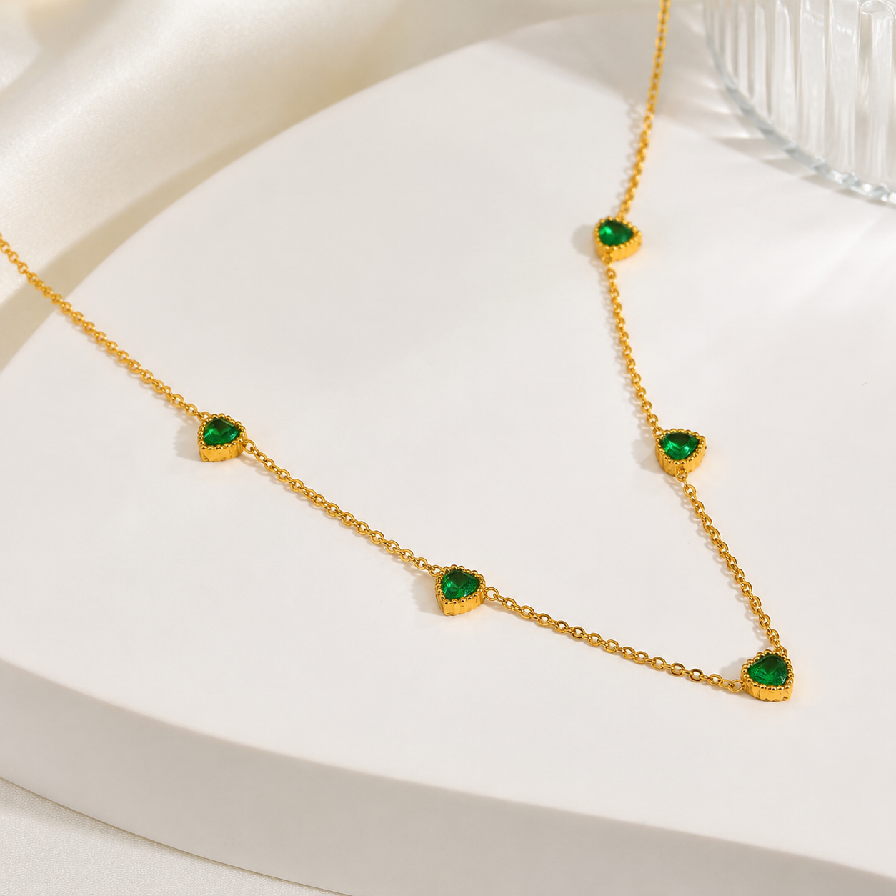 EMARALD_HEART_SHAPED_GEMSTONES_ANTI TARNISH NECKLACE