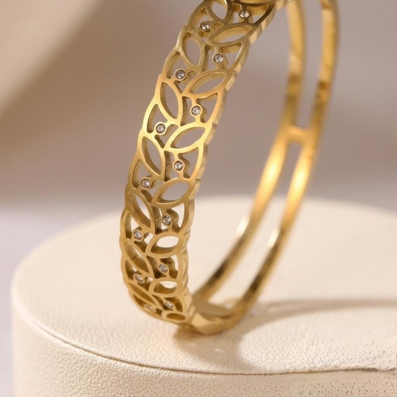 Golden_Laurel _Leaf_anti tarnish_Bangle_2