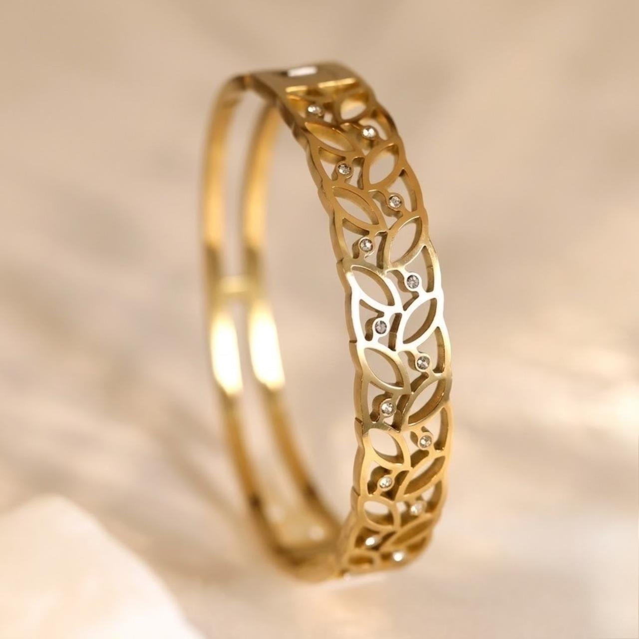 Golden_Laurel _Leaf_anti tarnish_Bangle_3