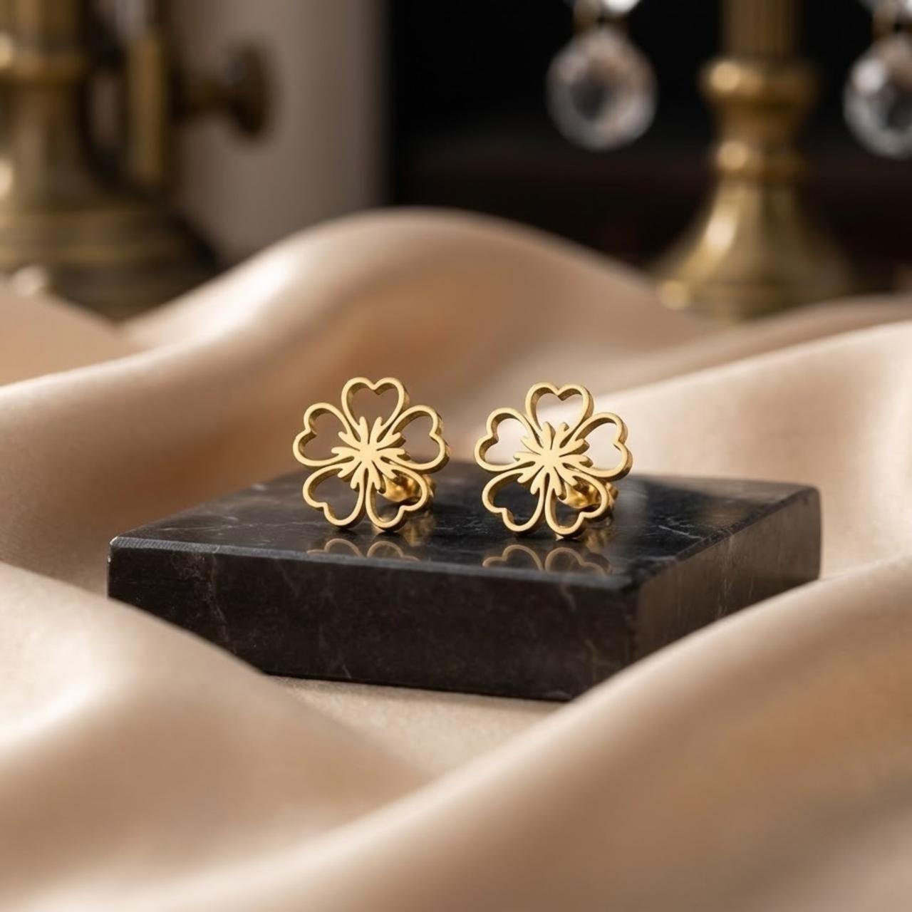 Blossom_Heart_Stud_anti tarnish_Earring_4