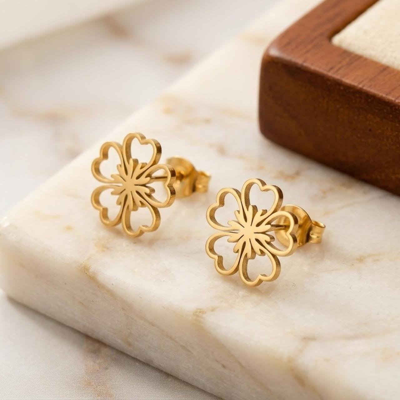 Blossom_Heart_Stud_anti tarnish_Earring_5